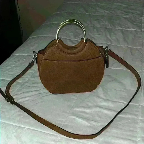 Chic Brown Leather Handbag with Gold Accents - Picture 2 of 5